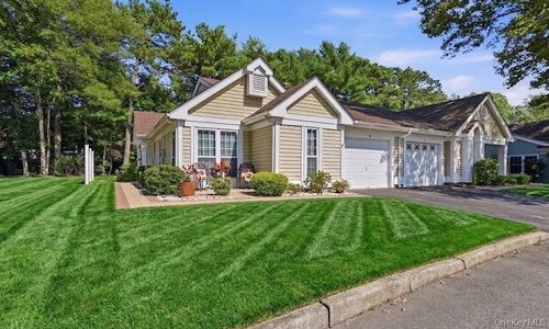 15 Glen Dr, Ridge, NY, 11961-1612 | Card Image
