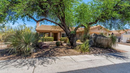2315 E Chrysanthemum St, Oro Valley, AZ, 85755-7187 | Card Image