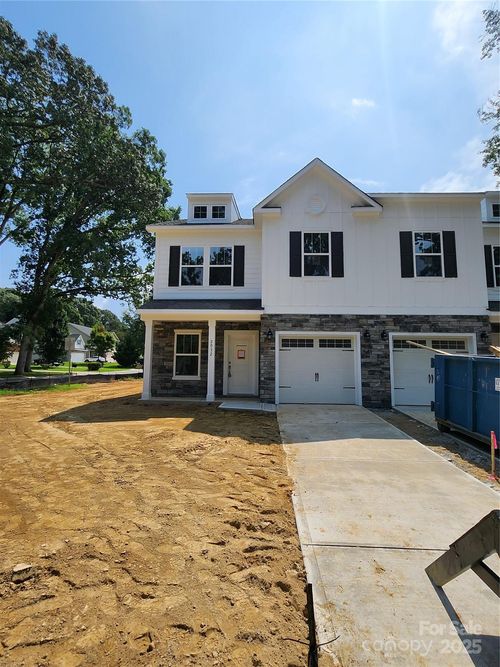 2028 Mandarin Blvd, Charlotte, NC, 28205-7449 | Card Image