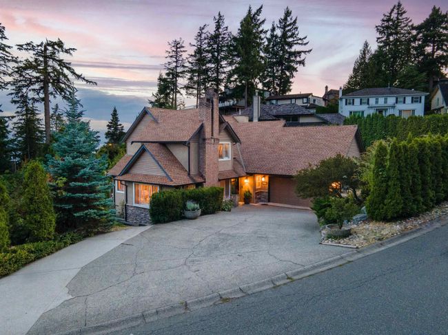5084 Pinetree Crescent, House other with 3 bedrooms, 3 bathrooms and 4 parking in West Vancouver BC | Image 2