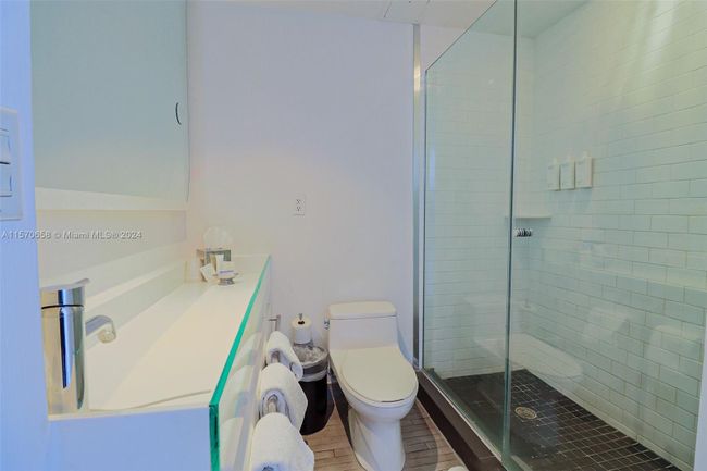 PH17 - 1100 W Ave, Condo with 1 bedrooms, 1 bathrooms and null parking in Miami Beach FL | Image 11