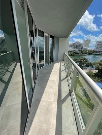 807 - 495 Brickell Ave, Condo with 1 bedrooms, 1 bathrooms and null parking in Miami FL | Image 2