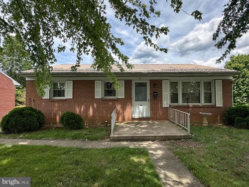 831 Fairview Ave, WAYNESBORO, PA, 17268-2135 | Card Image