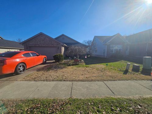 3822 Davis Dr, New Albany, IN, 47150-8702 | Card Image