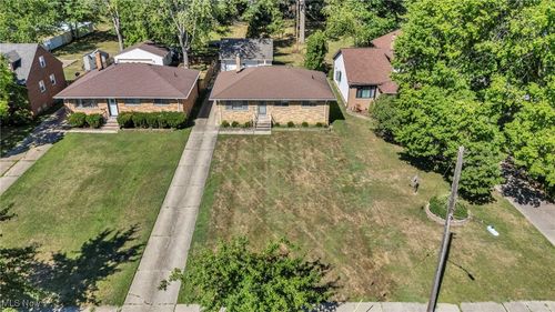 426 E 266th St, Euclid, OH, 44132-1505 | Card Image