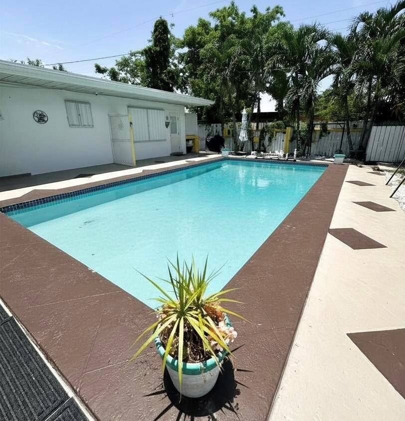 Residential Lease in Hallandale Beach