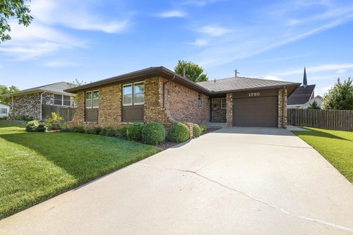 1720 State St, Augusta, KS, 67010-2034 | Card Image