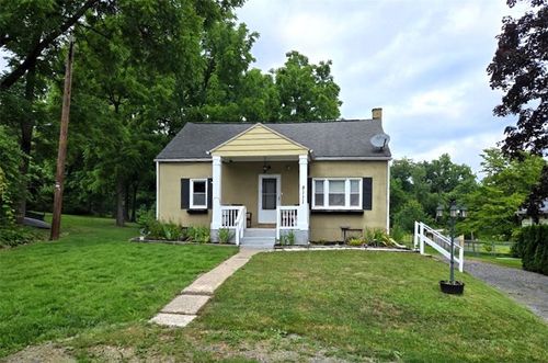 5111 Spruce Rd, Emmaus, PA, 18049-9537 | Card Image