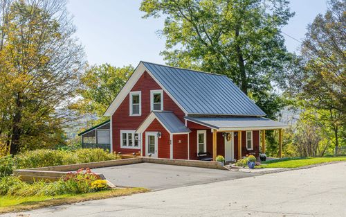 31 Pleasant St, Walpole, NH, 03608-8808 | Card Image