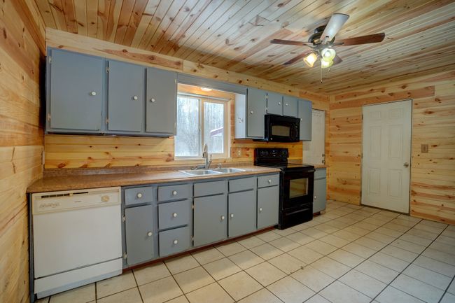 6619 M 18, House other with 3 bedrooms, 1 bathrooms and null parking in Coleman MI | Image 12