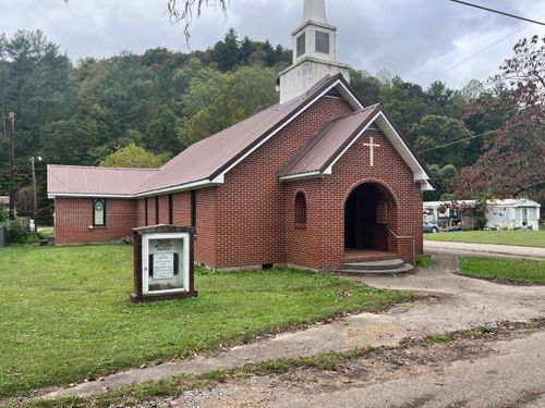 324 S Wallins Ave, Wallins Creek, KY, 40873-8865 | Card Image