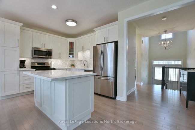 16 Starboard Cir, House other with 3 bedrooms, 3 bathrooms and 2 parking in Wasaga Beach ON | Image 13