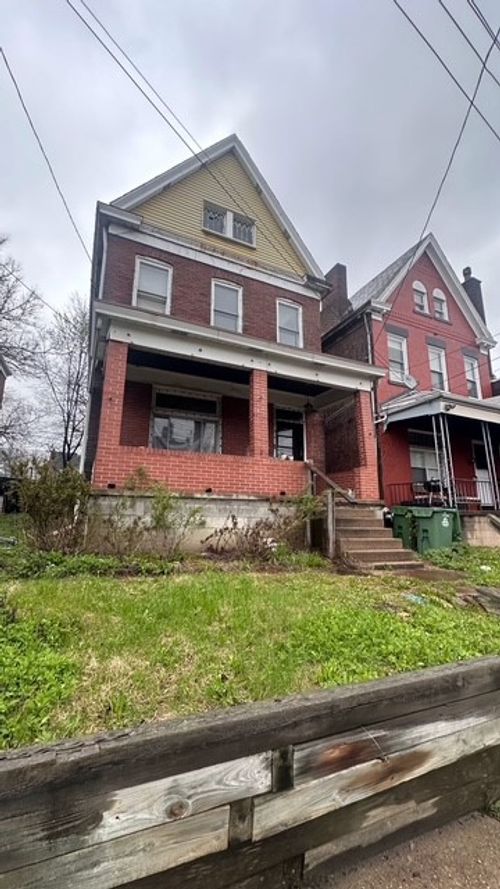 757 Franklin Ave, Wilkinsburg, PA, 15221-2949 | Card Image