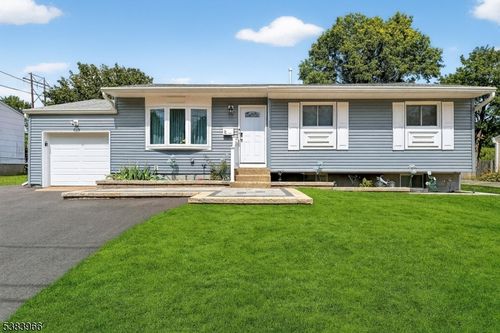 11 Shelley Dr, Hackettstown, NJ, 07840-2517 | Card Image