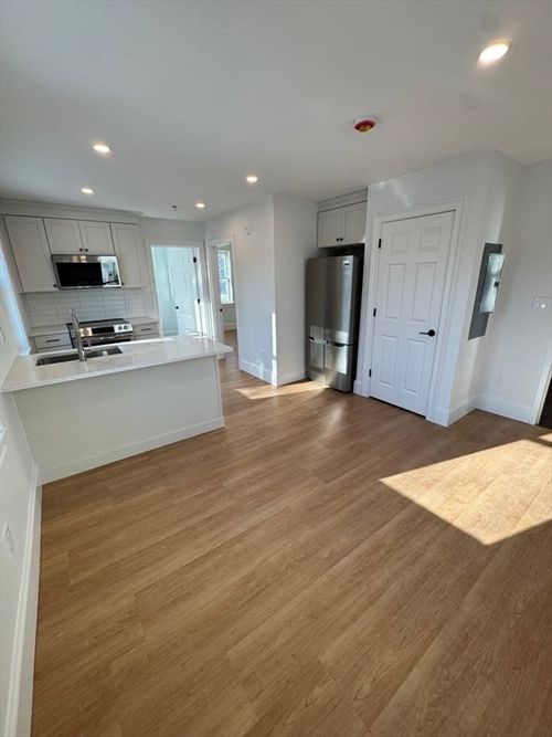 101-41 Elm Street, Andover, MA, 01810 | Card Image