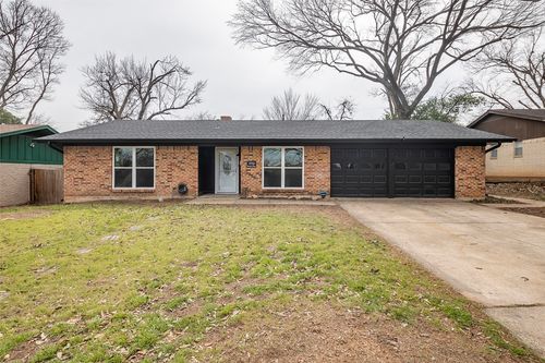 1710 Brooks Dr, Arlington, TX, 76012-2318 | Card Image