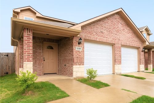 2347 Bloomfield Dr, Arlington, TX, 76012-3675 | Card Image