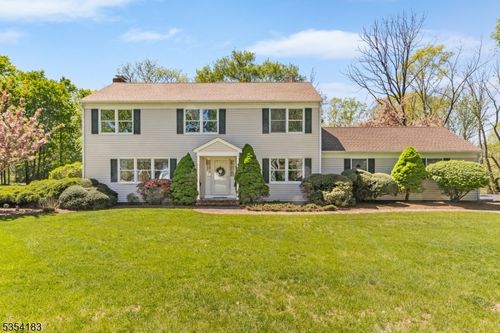 32 Platz Dr, SKILLMAN, NJ, 08558-1812 | Card Image