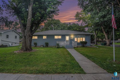 521 N Liberty Ave, Madison, SD, 57042-2037 | Card Image