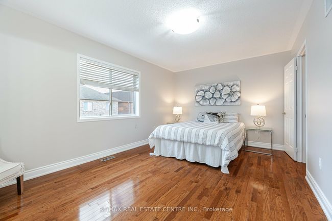 1016 Mccuaig Dr, House other with 4 bedrooms, 4 bathrooms and 2 parking in Milton ON | Image 26