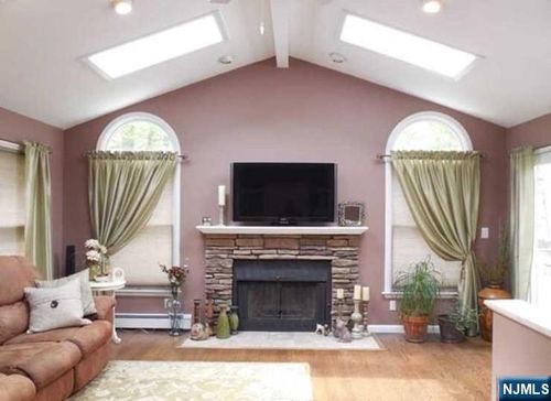 84 Colgate Ave, Paramus, NJ, 07652-4304 | Card Image