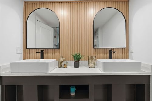 35 Oak St, Tewksbury, MA, 01876-4323 | Card Image