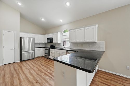 7464 Maroon Dr, Fort Worth, TX, 76120-3336 | Card Image