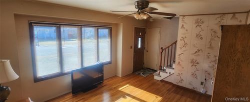 6 Bogardus Rd, Fishkill, NY, 12524-2034 | Card Image