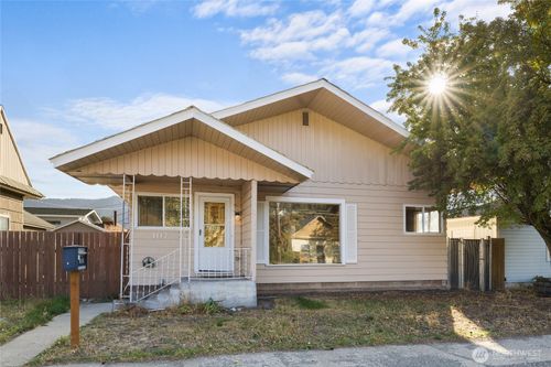 107 W 2nd St, Cle Elum, WA, 98922-1138 | Card Image