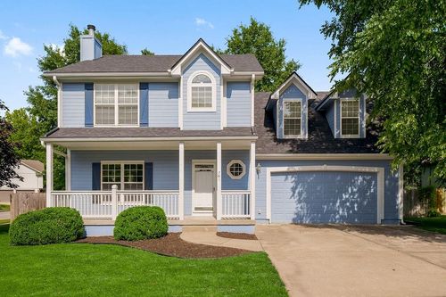 701 Se James Cir, Lee's Summit, MO, 64063-8521 | Card Image