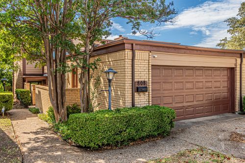 808 Heights Dr, Fort Worth, TX, 76112-1951 | Card Image