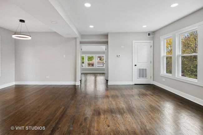 4948 N Austin Ave, Home with 5 bedrooms, 2 bathrooms and null parking in CHICAGO IL | Image 5