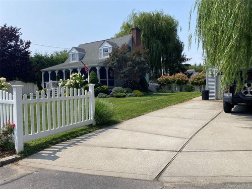 3937 John Ln, Seaford, NY, 11783-3230 | Card Image