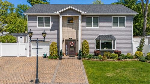 305 Woodvale Ave, Staten Island, NY, 10309-3526 | Card Image