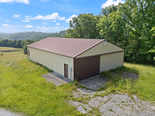 225 Hilltop Rd, Home with 3 bedrooms, 3 bathrooms and null parking in East Bernstadt KY | Image 84