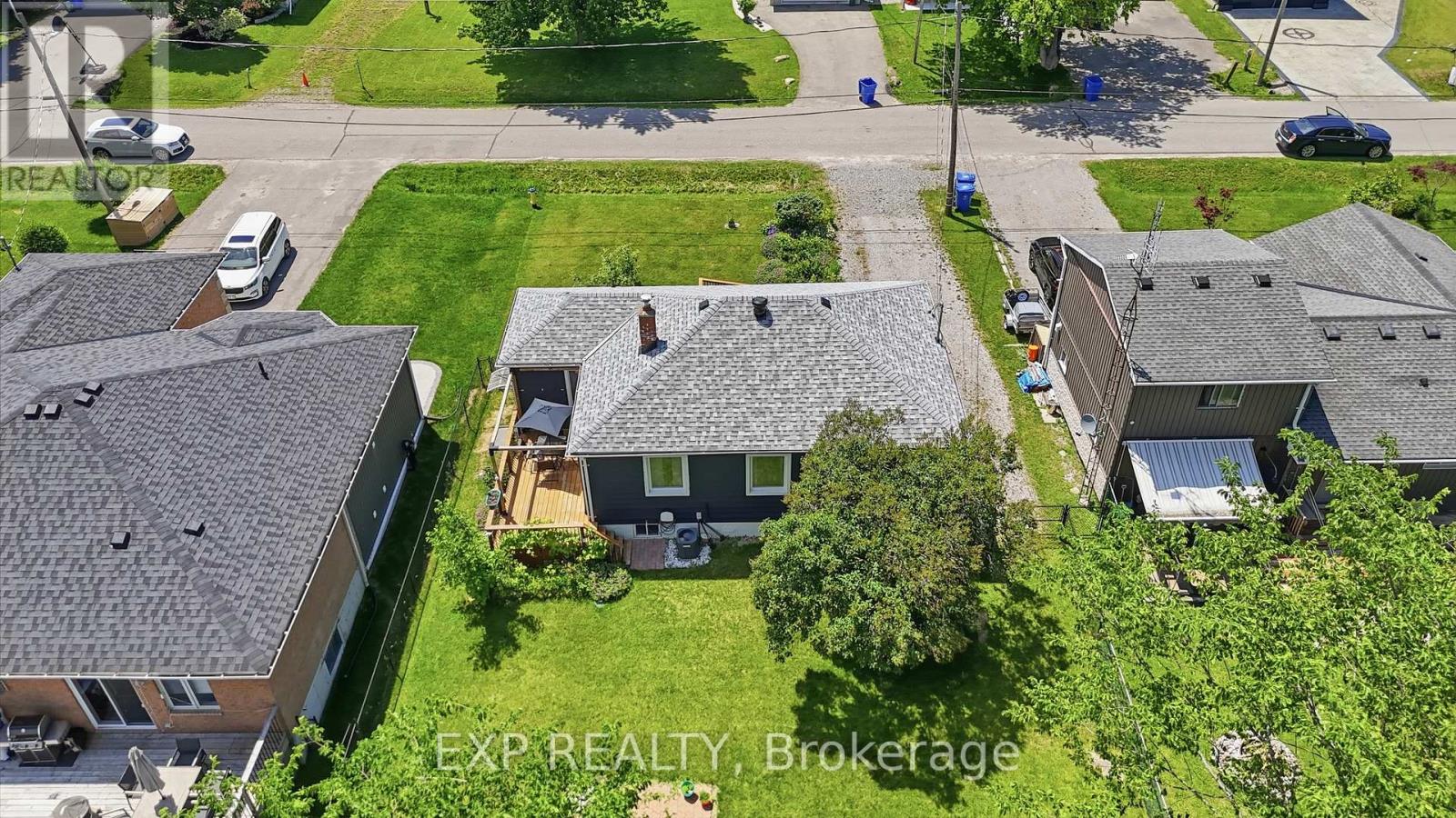Residential in Georgina (Historic Lakeshore Communities) 4
