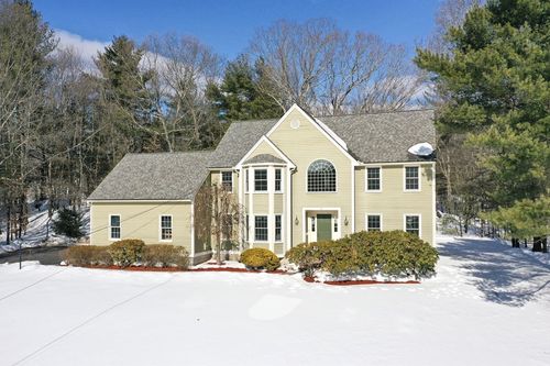18 Bubbling Brook Rd, Franklin, MA, 02038-3427 | Card Image