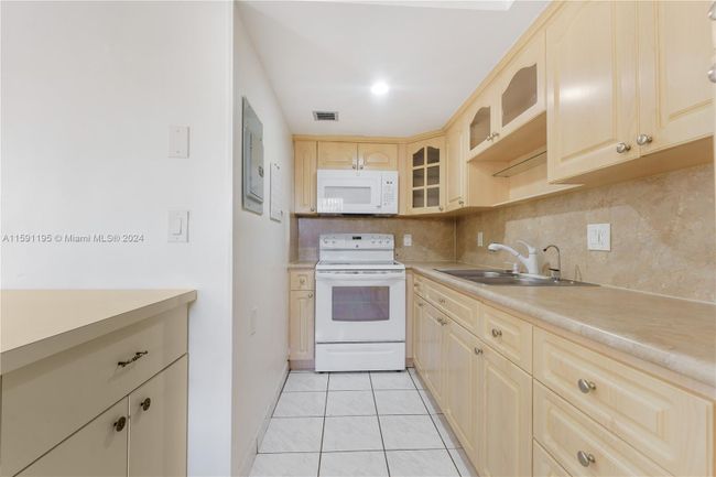 103 - 5310 W 26th Ave, Condo with 3 bedrooms, 2 bathrooms and null parking in Hialeah FL | Image 22