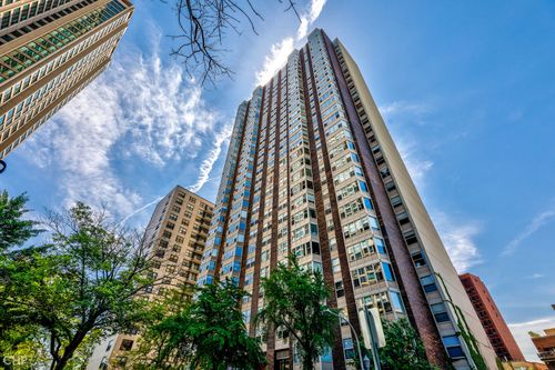 1207-525 Hawthorne Pl, Chicago, IL, 60657-2958 | Card Image