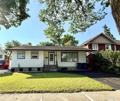 411 4th Ave W, Kindersley, SK, S0L1S2 | Card Image