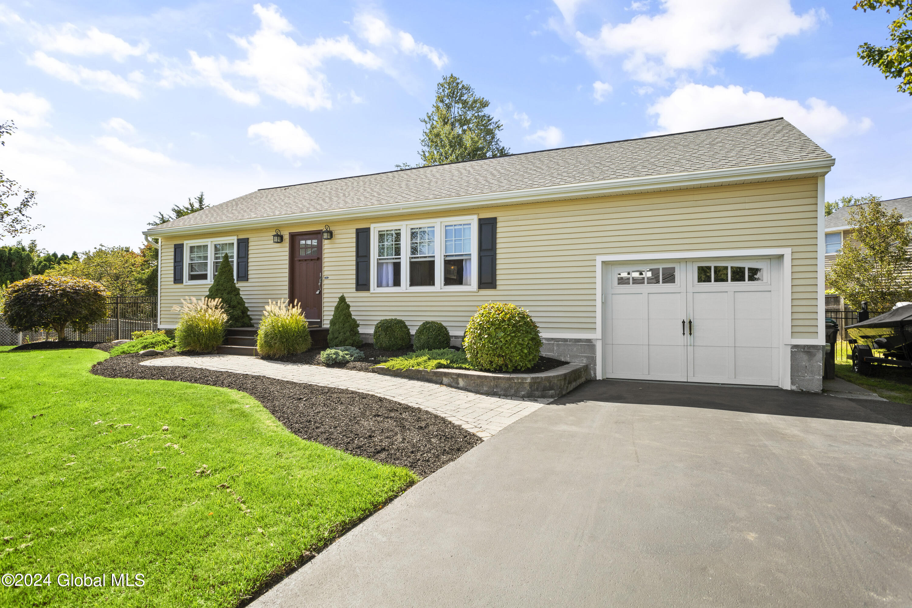 Brickley Dr, Albany, NY 12205