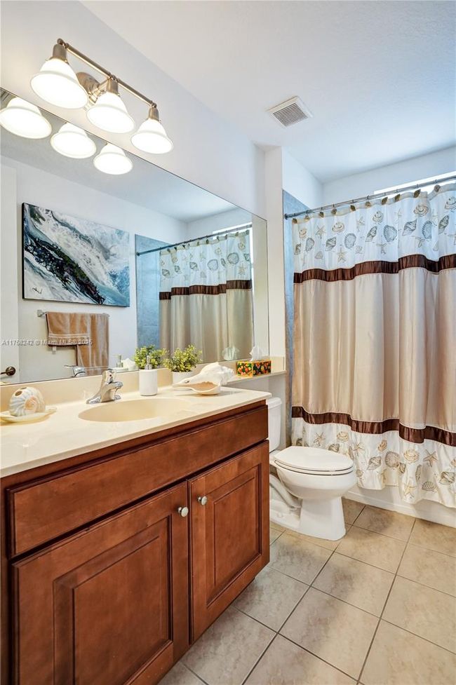 APT-501 - 3500 Oaks Clubhouse Dr, Condo with 3 bedrooms, 2 bathrooms and null parking in Pompano Beach FL | Image 19