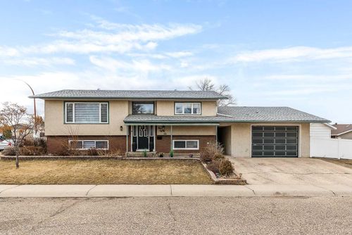186 Hull Cres Ne, Medicine Hat, AB, T1C1E1 | Card Image
