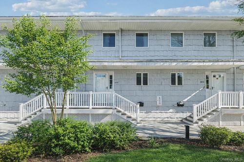 3013 Mitchell Rd, Westhampton Beach, NY, 11978 | Card Image