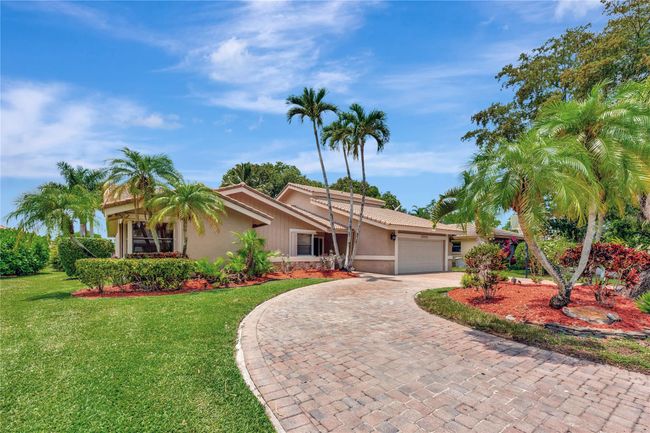 Nice yard space between these generous lots! | Image 16