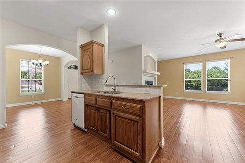 2 Parkridge Dr, Bella Vista, AR, 72715-2406 | Card Image