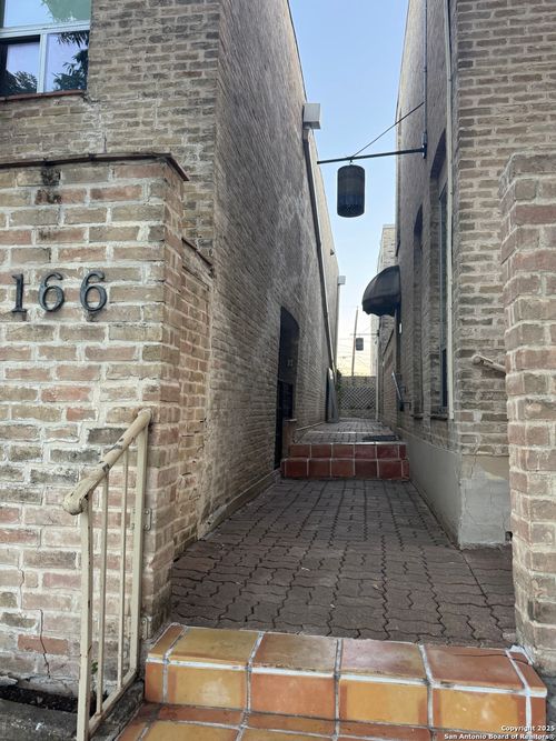 d-166 N New Braunfels Ave, San Antonio, TX, 78202-3023 | Card Image