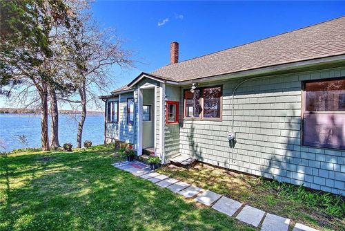 35 Hanson Rd, Barrington, RI, 02806-2618 | Card Image