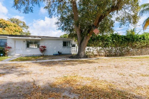 1301 Ne 153rd St, North Miami Beach, FL, 33162-5529 | Card Image