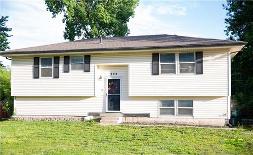 209 W Edgewood Dr, Edgerton, KS, 66021-2417 | Card Image